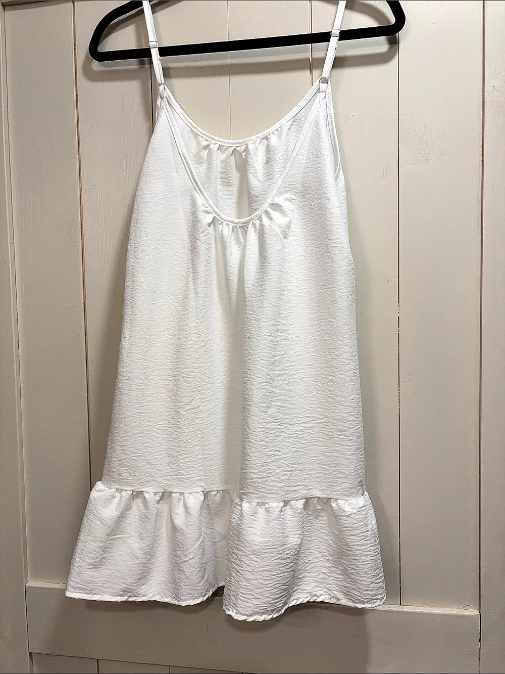Textured Ruffle slip in White Size Large - Picture 2 of 3